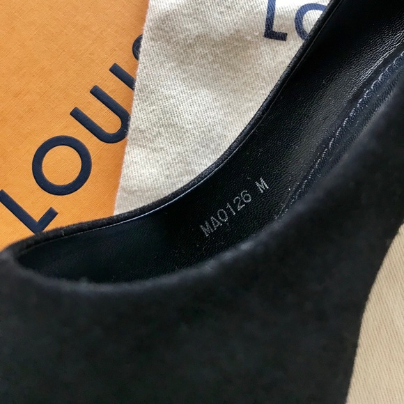 SOLD Authentic LOUIS VUITTON Suede Pumps - Picture 8 of 8
